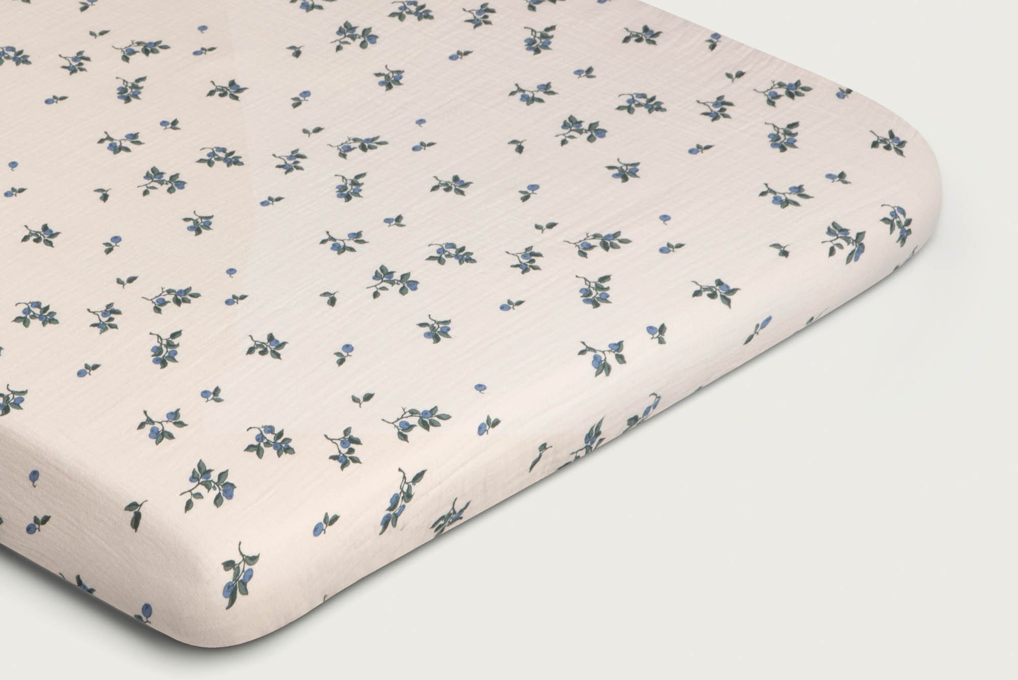 Garbo&amp;Friends Blueberry Muslin Fitted Sheet Cot