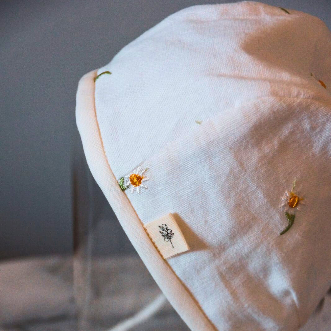 Daisy Linen Brimless Bonnet