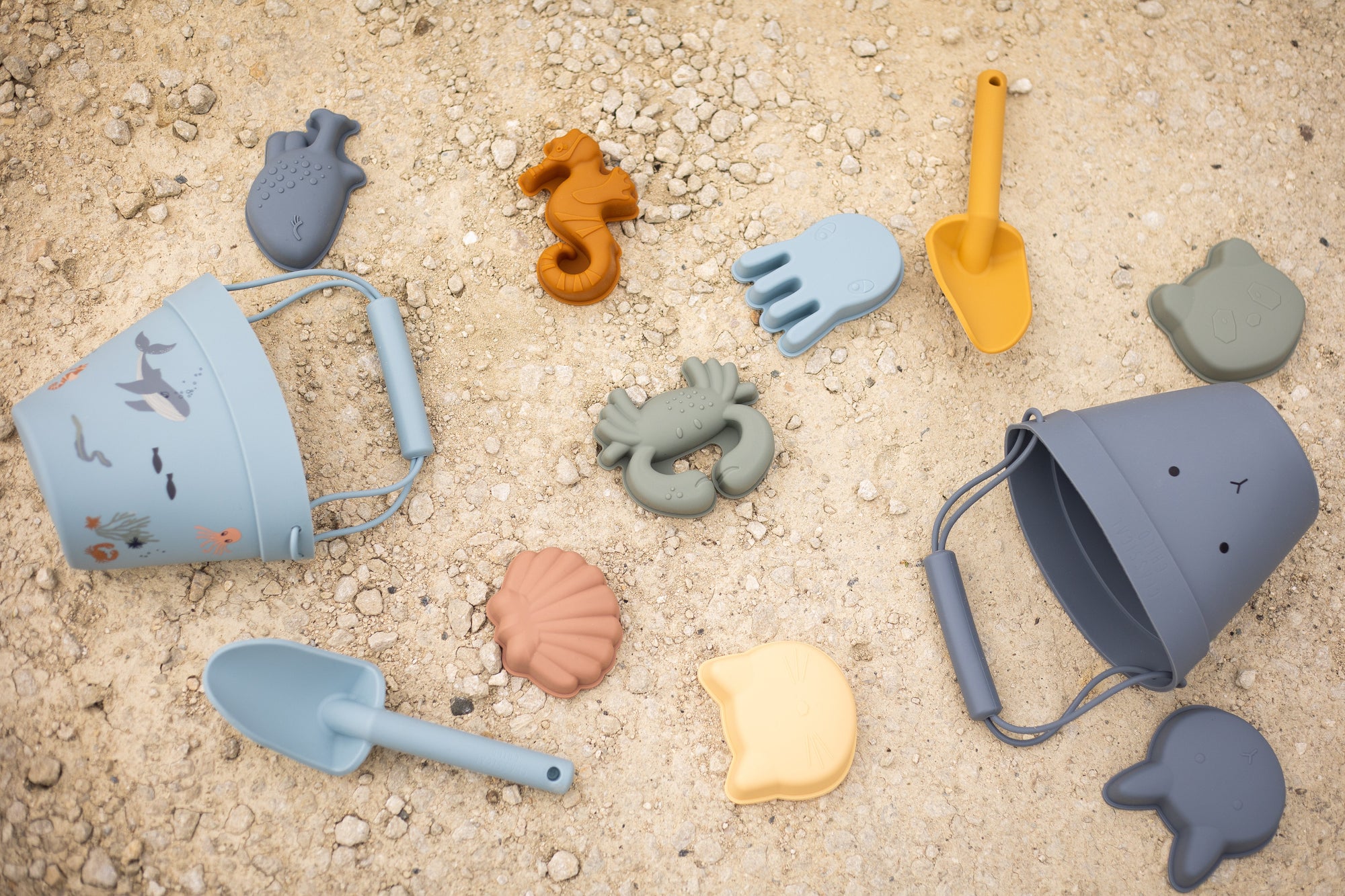 Silicone Beach Bucket &amp; Toys Set - Blue Bear
